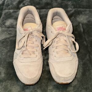 Nike MD Runner 2 SE Women's Running Shoes Sz 6.5 Guava Ice Sneakers AQ9121-801